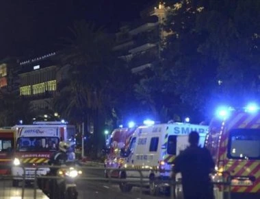 Παραλίγο τραγωδία: Ποδοπατήθηκαν 27 άτομα στη Νίκαια της Γαλλίας λόγω... πυροτεχνημάτων